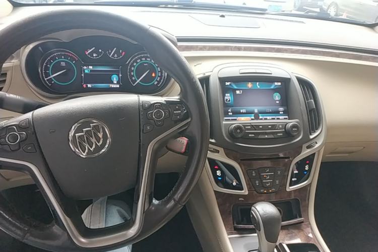 Used Buick LaCrosse 2013 2.4L SIDI Leading Comfort Version Center Console