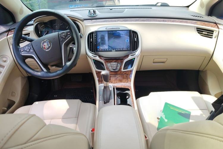 Used Buick LaCrosse 2013 2.4L SIDI Leading Comfort Version Center Console