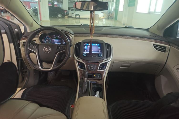 Used Buick LaCrosse 2013 2.4L SIDI Leading Comfort Version Center Console