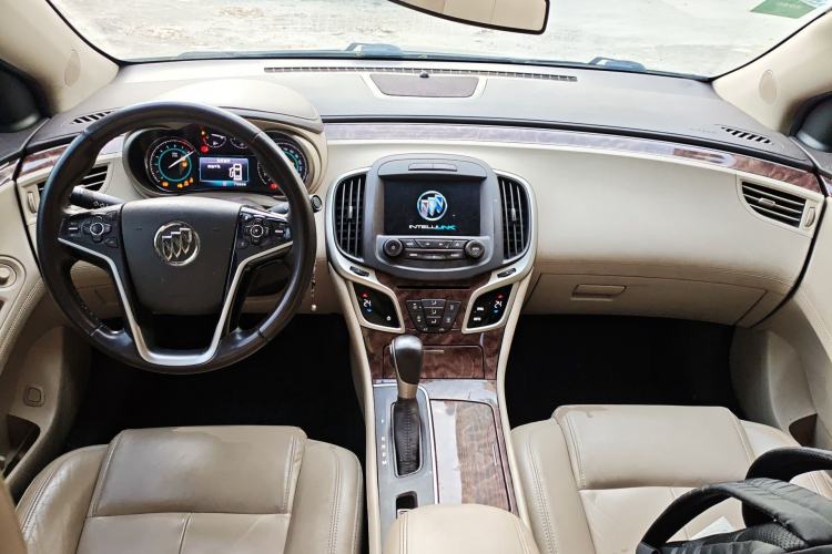 Used Buick LaCrosse 2013 2.4L SIDI Leading Comfort Version Center Console