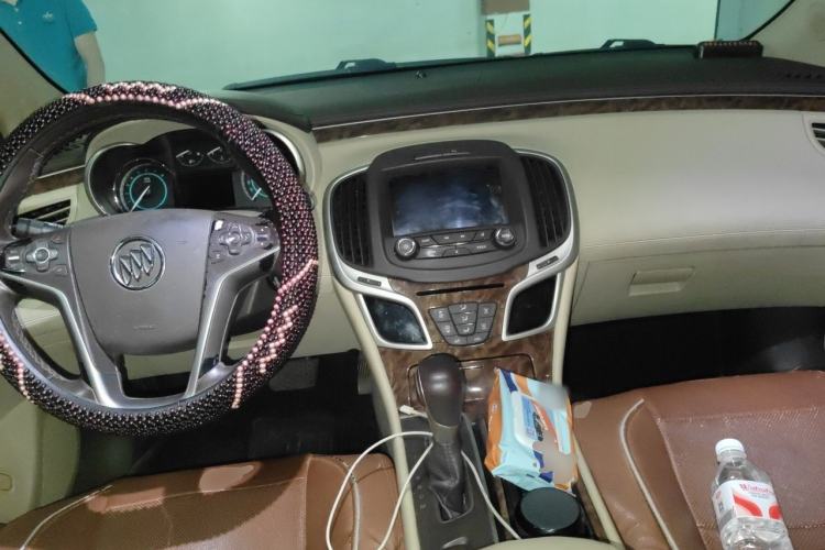 Used Buick LaCrosse 2013 2.4L SIDI Leading Comfort Version Center Console