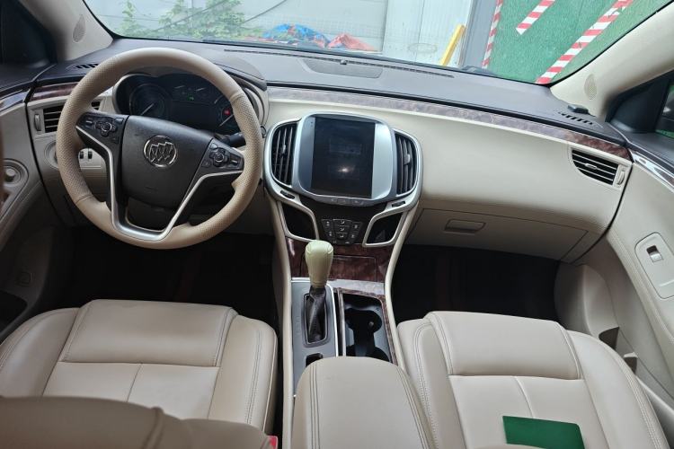 Used Buick LaCrosse 2013 2.4L SIDI Leading Comfort Version Center Console