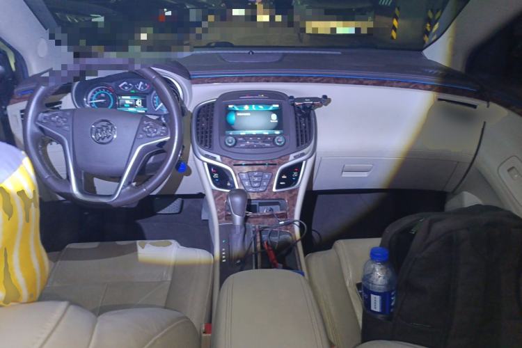 Used Buick LaCrosse 2013 eAssist 2.4L Eco-Friendly Comfort Model Center Console