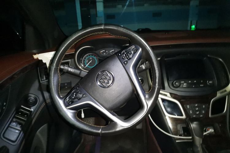 Used Buick LaCrosse 2013 2.4L SIDI Elite Comfort Version Center Console