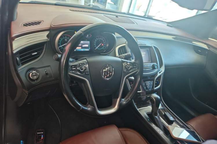 Used Buick LaCrosse 2013 2.4L SIDI Elite Comfort Version Center Console
