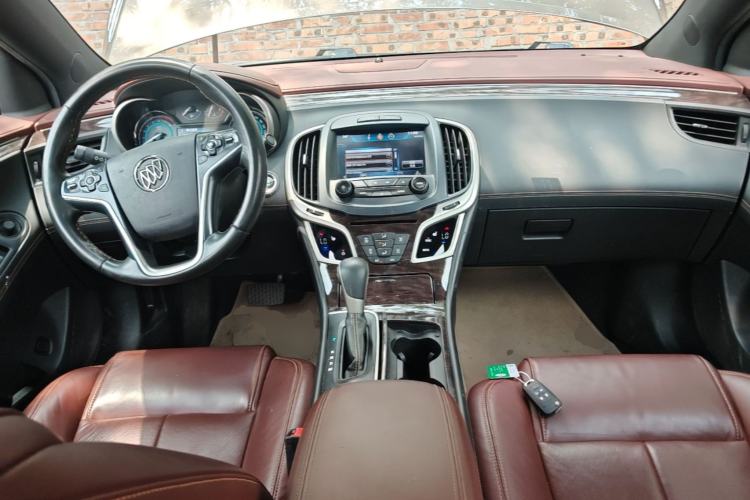 Used Buick LaCrosse 2013 2.4L SIDI Elite Comfort Version Center Console