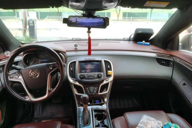 Used Buick LaCrosse 2013 2.4L SIDI Elite Comfort Version Center Console