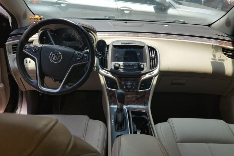 Used Buick LaCrosse 2013 2.4L SIDI Leading Comfort Version Center Console