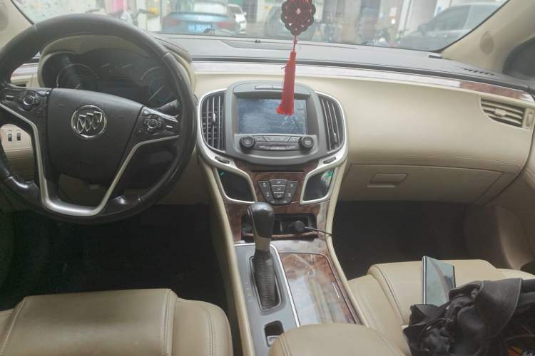 Used Buick LaCrosse 2013 2.4L SIDI Leading Comfort Version Center Console