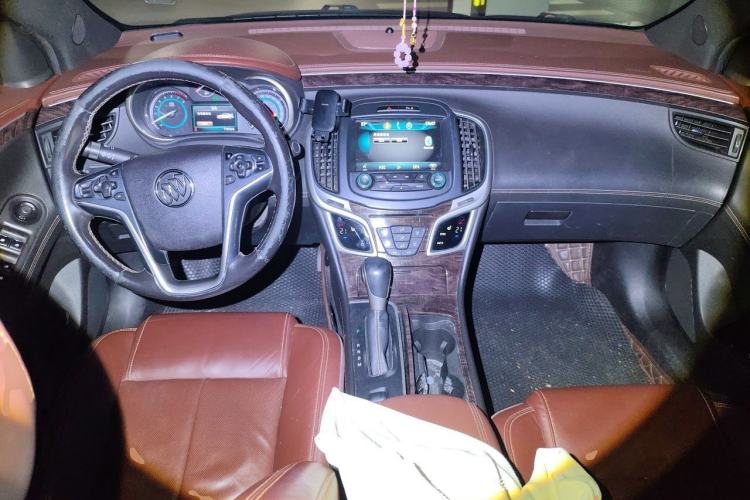 Used Buick LaCrosse 2013 2.4L SIDI Elite Comfort Version Center Console