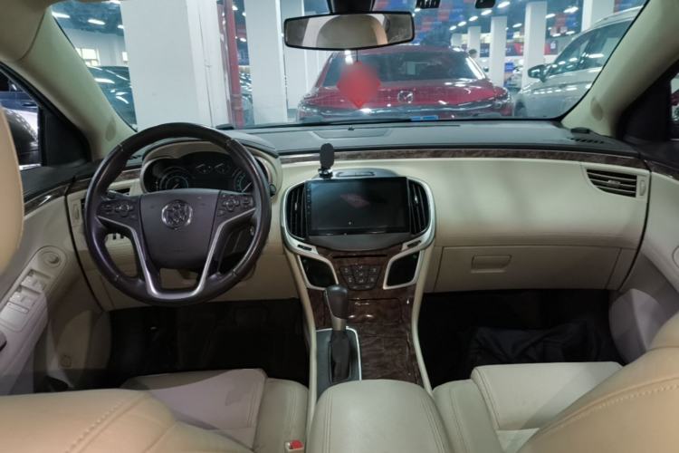 Used Buick LaCrosse 2013 2.4L SIDI Leading Comfort Version Center Console