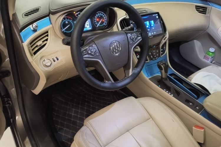 Used Buick LaCrosse 2013 2.4L SIDI Leading Comfort Version Center Console