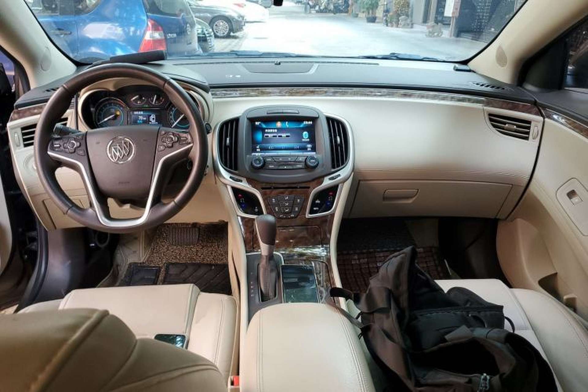 Used Buick LaCrosse 2013 2.4L SIDI Leading Comfort Version Center Console