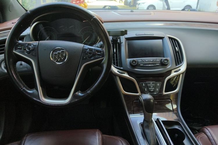 Used Buick LaCrosse 2013 2.4L SIDI Elite Comfort Version Center Console