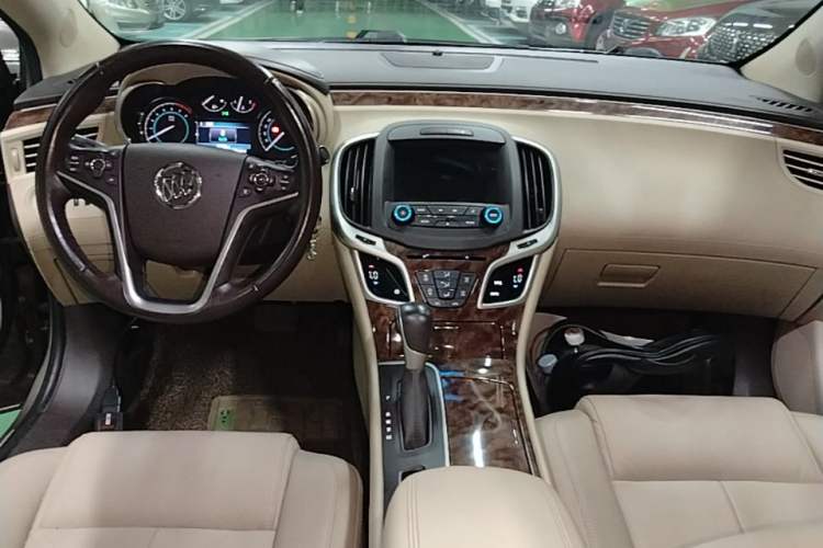 Used Buick LaCrosse 2013 2.4L SIDI Leading Comfort Version Center Console