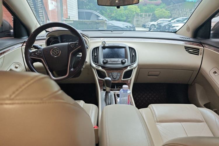 Used Buick LaCrosse 2013 2.4L SIDI Leading Comfort Version Center Console