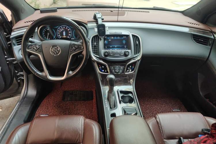 Used Buick LaCrosse 2013 2.4L SIDI Luxury Comfort Edition Center Console