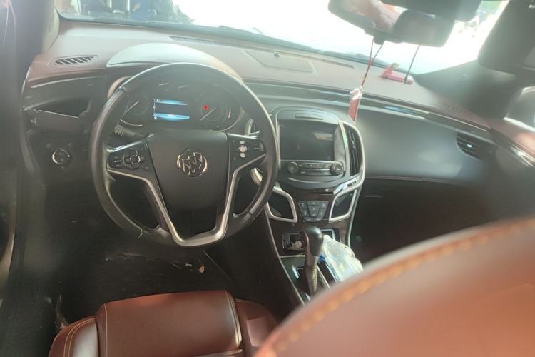Used Buick LaCrosse 2013 2.4L SIDI Elite Comfort Version Center Console