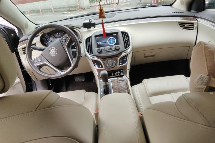 Used Buick LaCrosse 2013 2.4L SIDI Leading Comfort Version Center Console