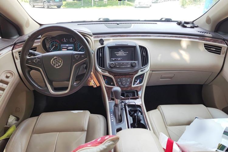 Used Buick LaCrosse 2013 2.4L SIDI Leading Comfort Version Center Console
