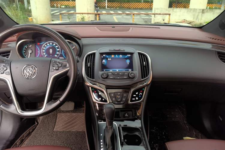 Used Buick LaCrosse 2013 3.0L SIDI V6 Smart Luxury Flagship Model Center Console
