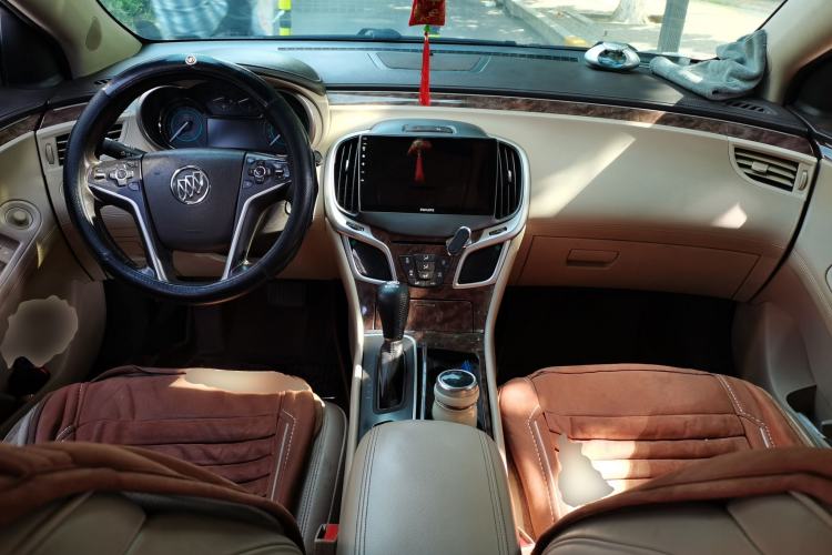 Used Buick LaCrosse 2013 2.4L SIDI Leading Comfort Version Center Console