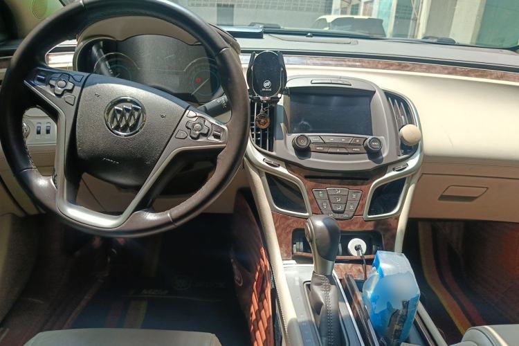 Used Buick LaCrosse 2013 2.4L SIDI Leading Comfort Version Center Console