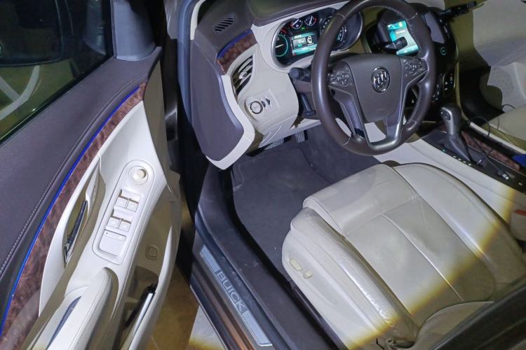Used Buick LaCrosse 2013 eAssist 2.4L Eco-Friendly Comfort Model Driver Seat