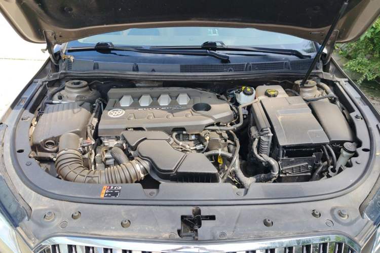 Used Buick LaCrosse 2013 2.4L SIDI Leading Comfort Version Engine Bay