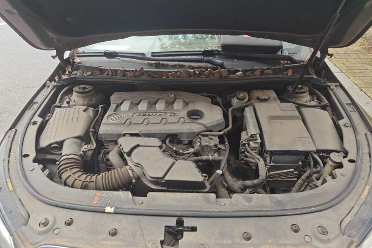 Used Buick LaCrosse 2013 2.4L SIDI Elite Comfort Version Engine Bay
