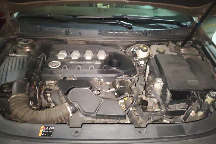 Used Buick LaCrosse 2013 2.4L SIDI Luxury Comfort Edition Engine Bay