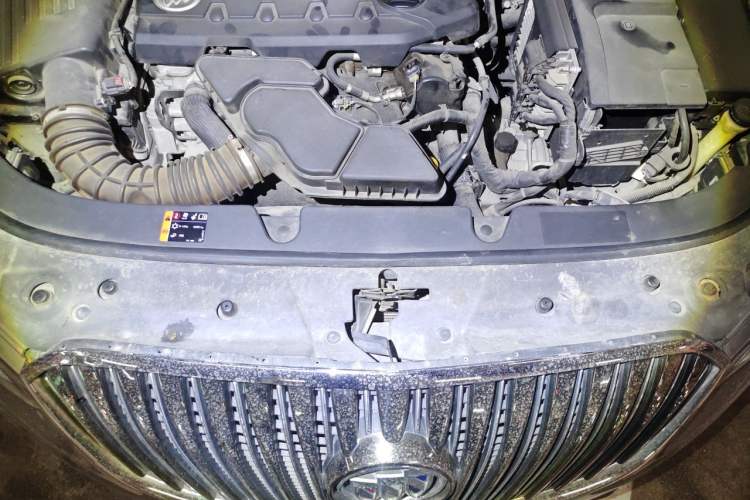 Used Buick LaCrosse 2013 2.4L SIDI Luxury Comfort Edition Engine Bay
