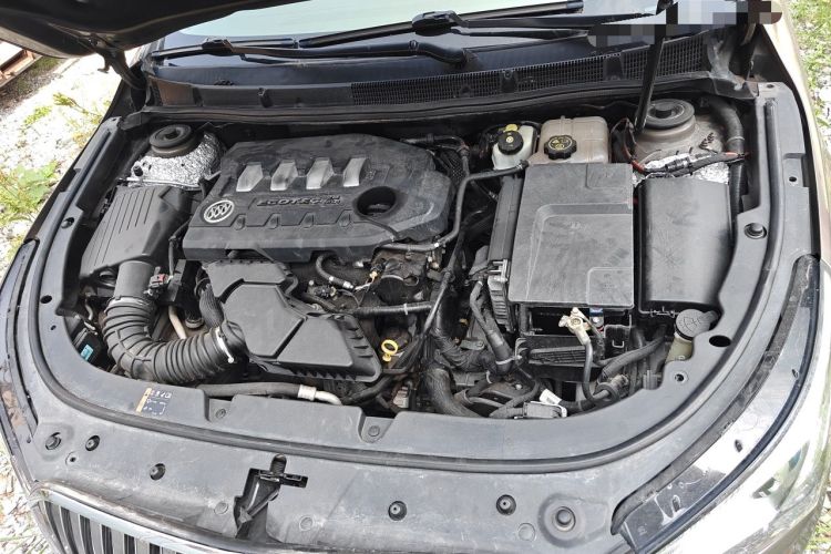 Used Buick LaCrosse 2013 2.4L SIDI Leading Comfort Version Engine Bay