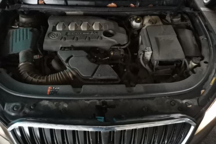 Used Buick LaCrosse 2013 2.4L SIDI Elite Comfort Version Engine Bay