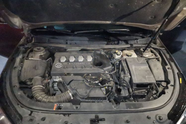 Used Buick LaCrosse 2013 2.4L SIDI Elite Comfort Version Engine Bay