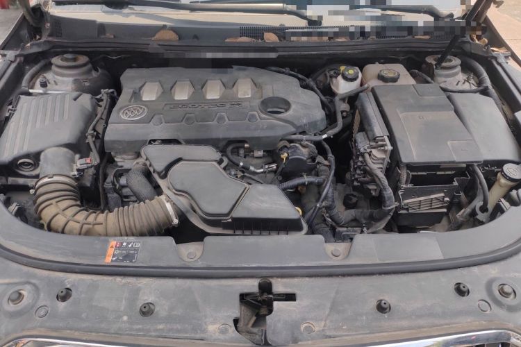 Used Buick LaCrosse 2013 2.4L SIDI Elite Comfort Version Engine Bay