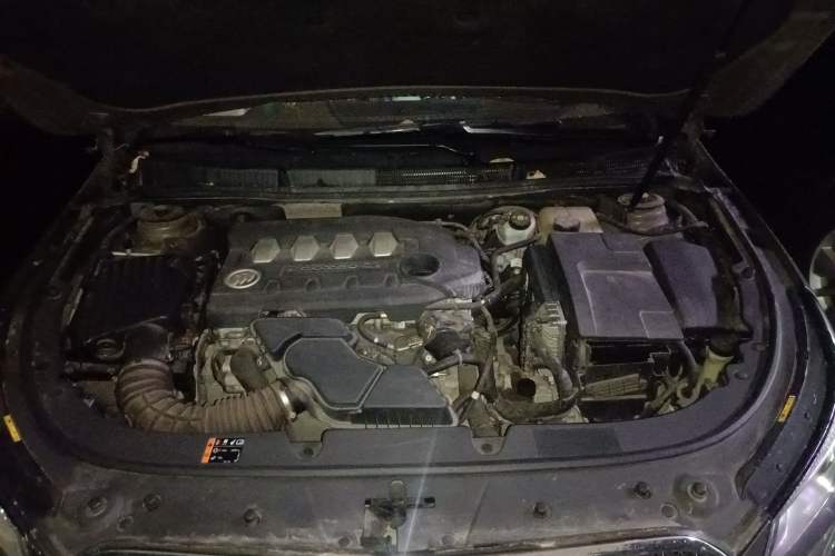 Used Buick LaCrosse 2013 2.4L SIDI Elite Comfort Version Engine Bay