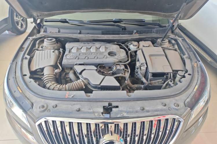 Used Buick LaCrosse 2013 2.4L SIDI Elite Comfort Version Engine Bay