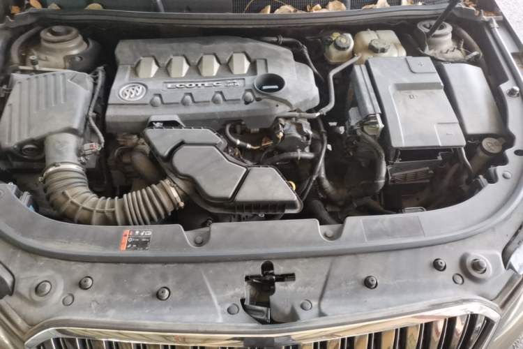 Used Buick LaCrosse 2013 2.4L SIDI Leading Comfort Version Engine Bay