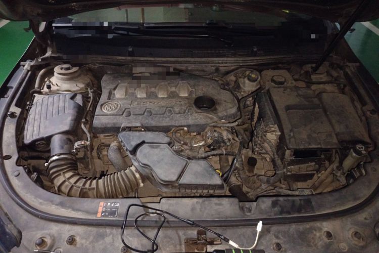 Used Buick LaCrosse 2013 2.4L SIDI Elite Comfort Version Engine Bay