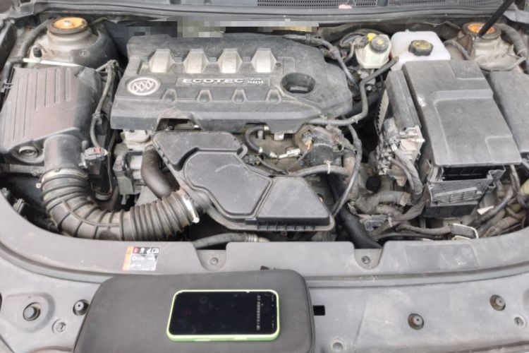 Used Buick LaCrosse 2013 2.4L SIDI Elite Comfort Version Engine Bay