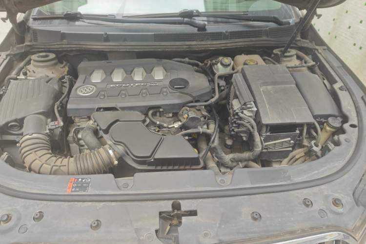 Used Buick LaCrosse 2013 2.4L SIDI Leading Comfort Version Engine Bay
