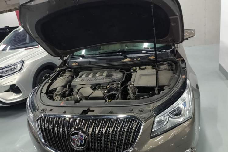 Used Buick LaCrosse 2013 2.4L SIDI Leading Comfort Version Engine Bay