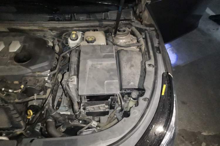 Used Buick LaCrosse 2013 2.4L SIDI Elite Comfort Version Engine Bay Left