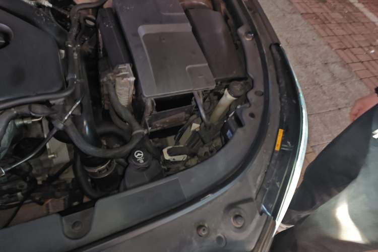 Used Buick LaCrosse 2013 2.0T SIDI Elite Tech Version Engine Bay Left
