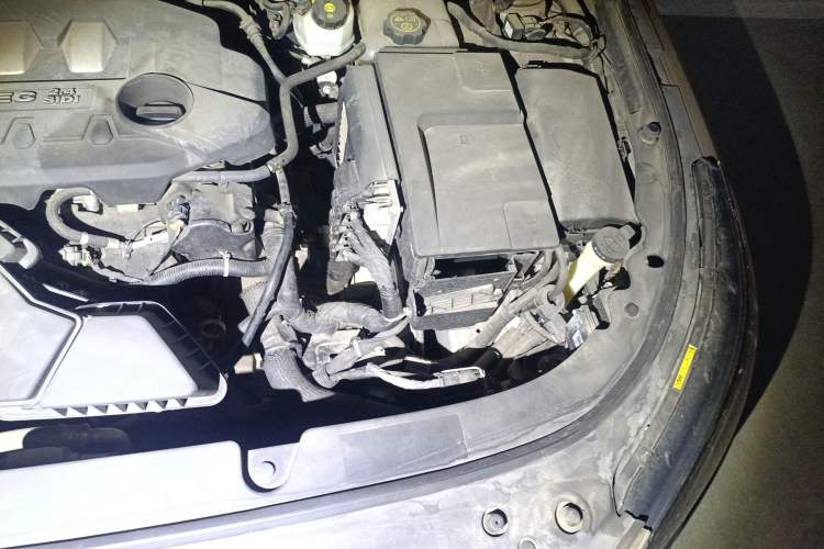 Used Buick LaCrosse 2013 2.4L SIDI Luxury Comfort Edition Engine Bay Left