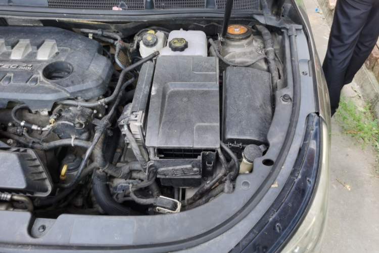 Used Buick LaCrosse 2013 2.4L SIDI Elite Comfort Version Engine Bay Left