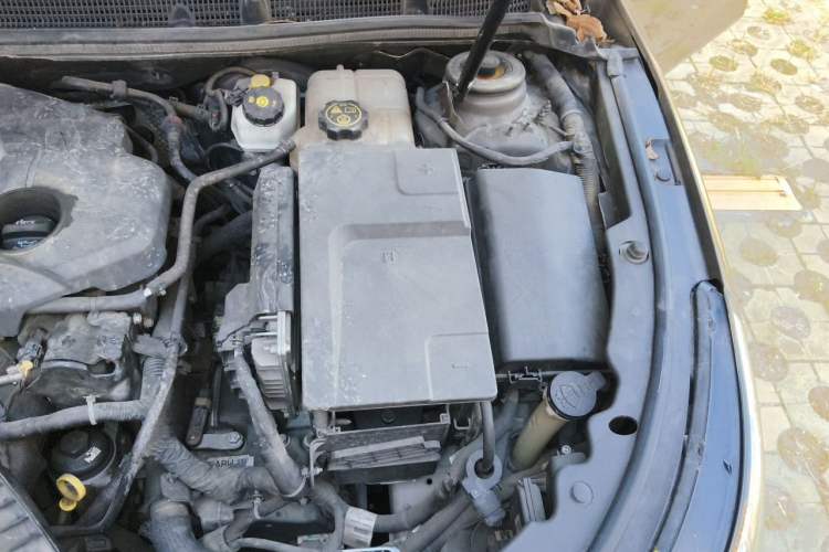 Used Buick LaCrosse 2013 2.4L SIDI Elite Comfort Version Engine Bay Left