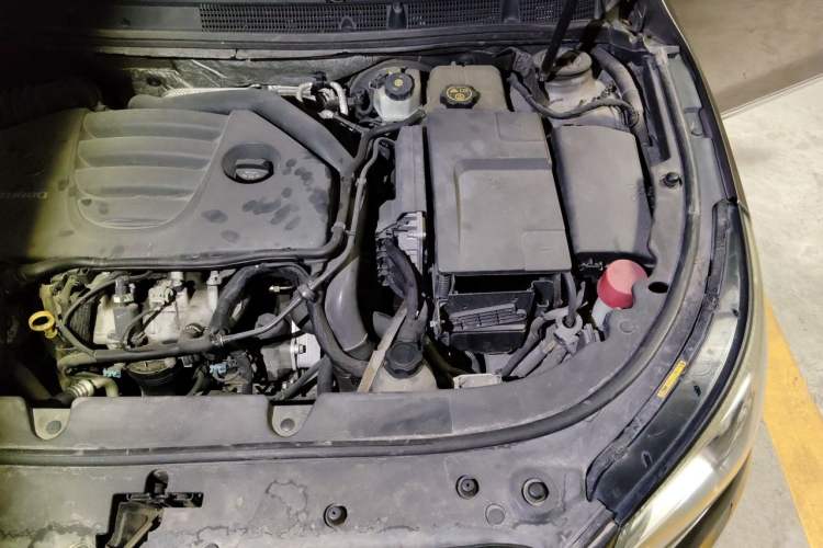 Used Buick LaCrosse 2013 2.0T SIDI Technology Version Engine Bay Left