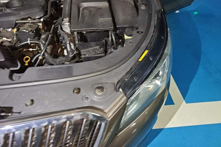 Used Buick LaCrosse 2013 2.4L SIDI Elite Comfort Version Engine Bay Left